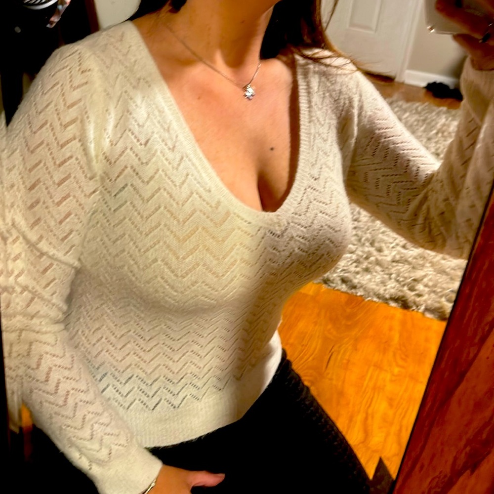 New York & Co Medium White Spring sweater